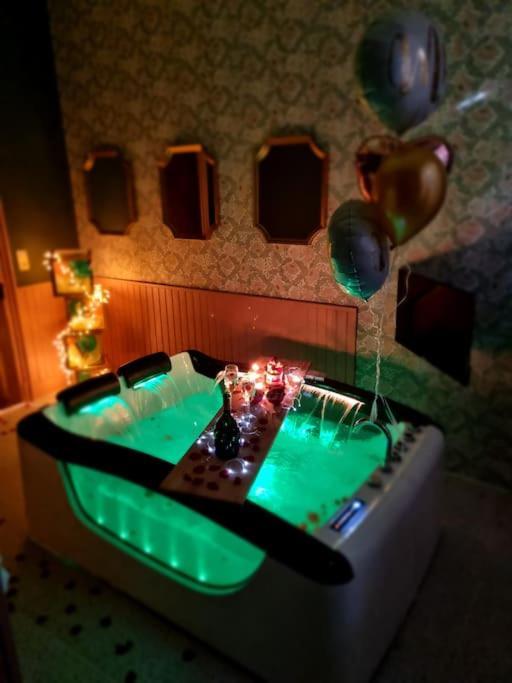 Royal Room Jacuzzi Haut De Gamme Centre Ville Mulhouse Bagian luar foto